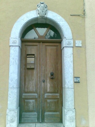 PORTALE IN PIETRA LOCALE PORTALE IN PIETRA LOCALE