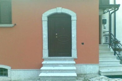 PORTALE IN PIETRA LOCALE PORTALE IN PIETRA LOCALE