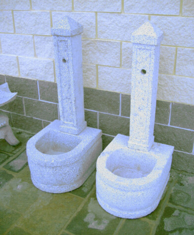 FONTANA IN PIETRA LOCALE FONTANA IN PIETRA LOCALE