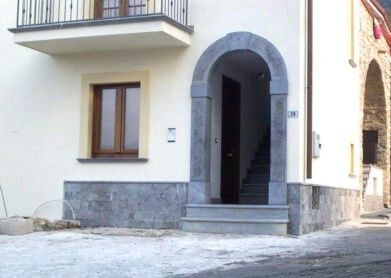 PORTALE IN GRANITO PORTALE IN GRANITO